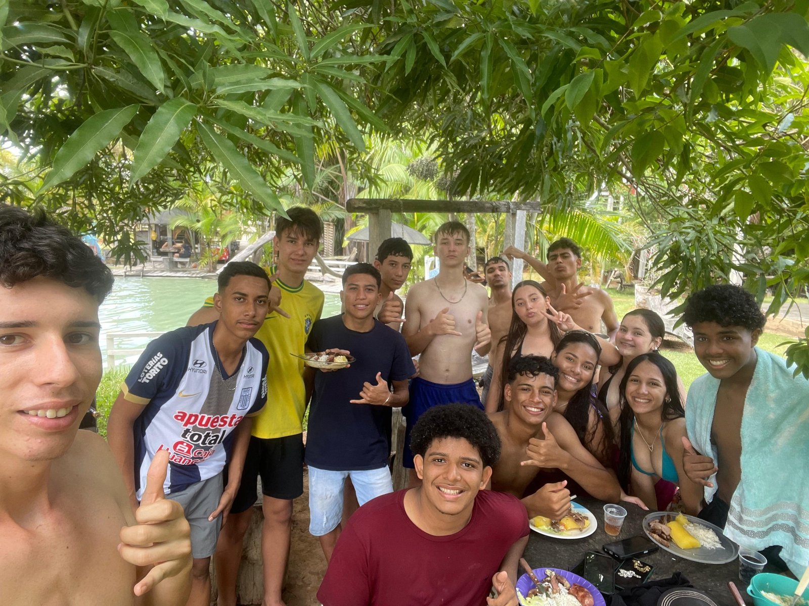 Turma reunida na escola