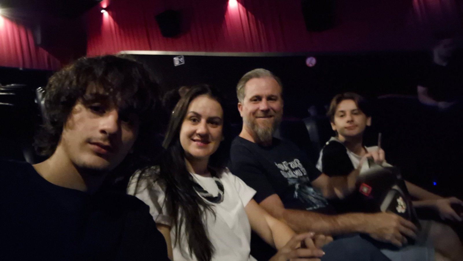 Pedro com sua família em um momento de lazer